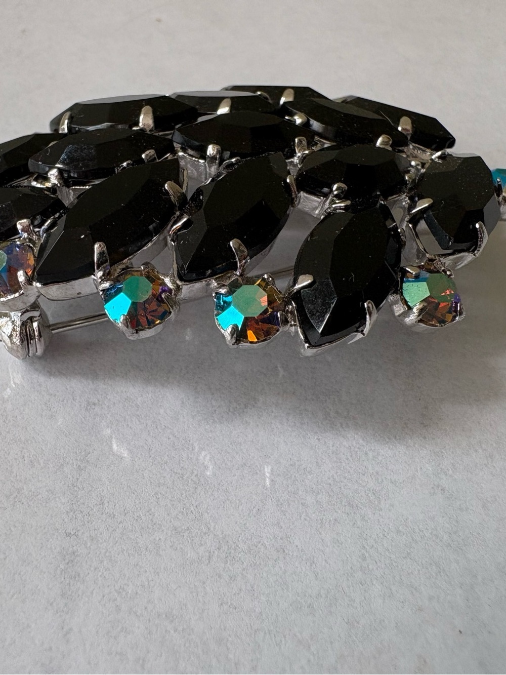 Black Leaf Rhinestone Brooch - Picture 3 of 4